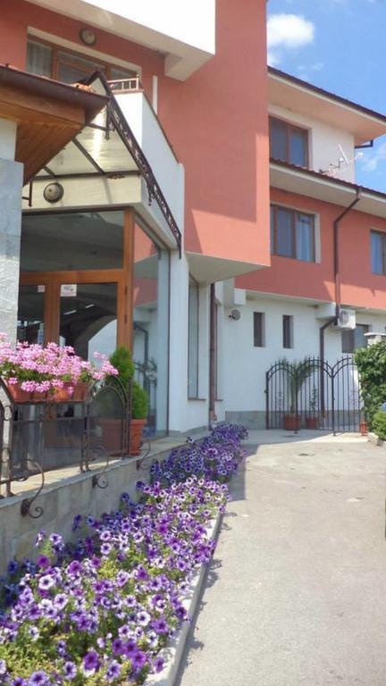 Happy Ring Guest Rooms Haskovo Exterior photo